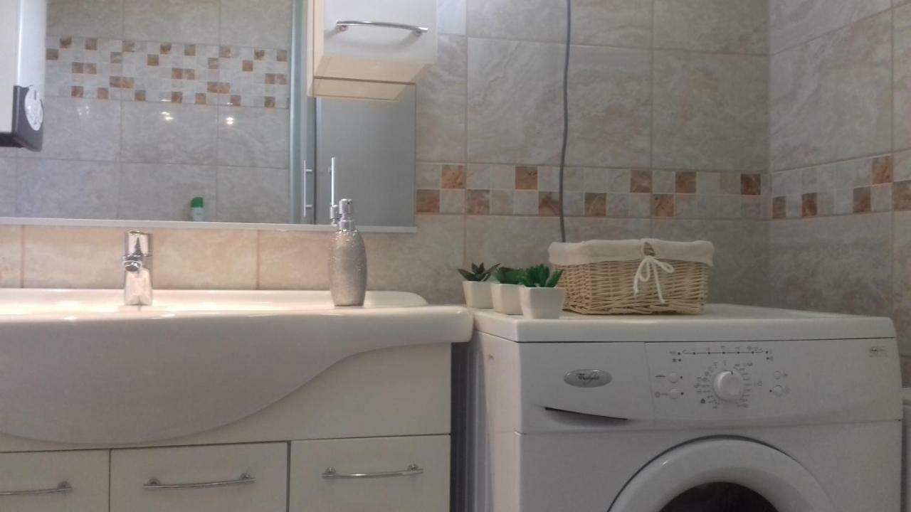 Benelise Apartman Heviz Bagian luar foto