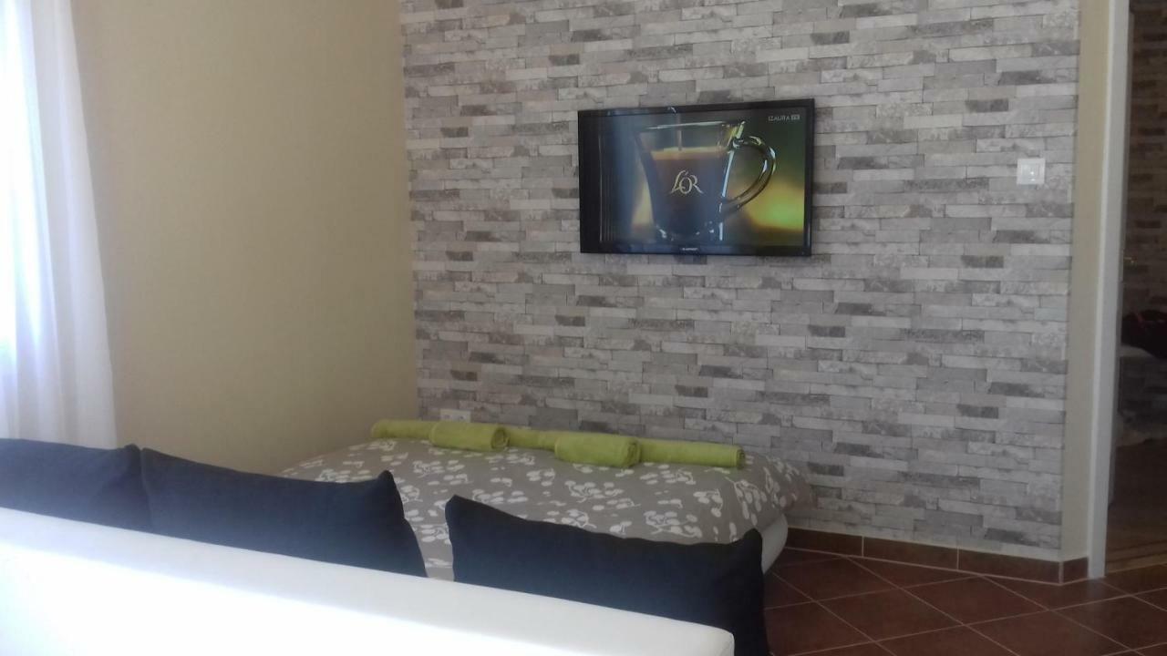 Benelise Apartman Heviz Bagian luar foto