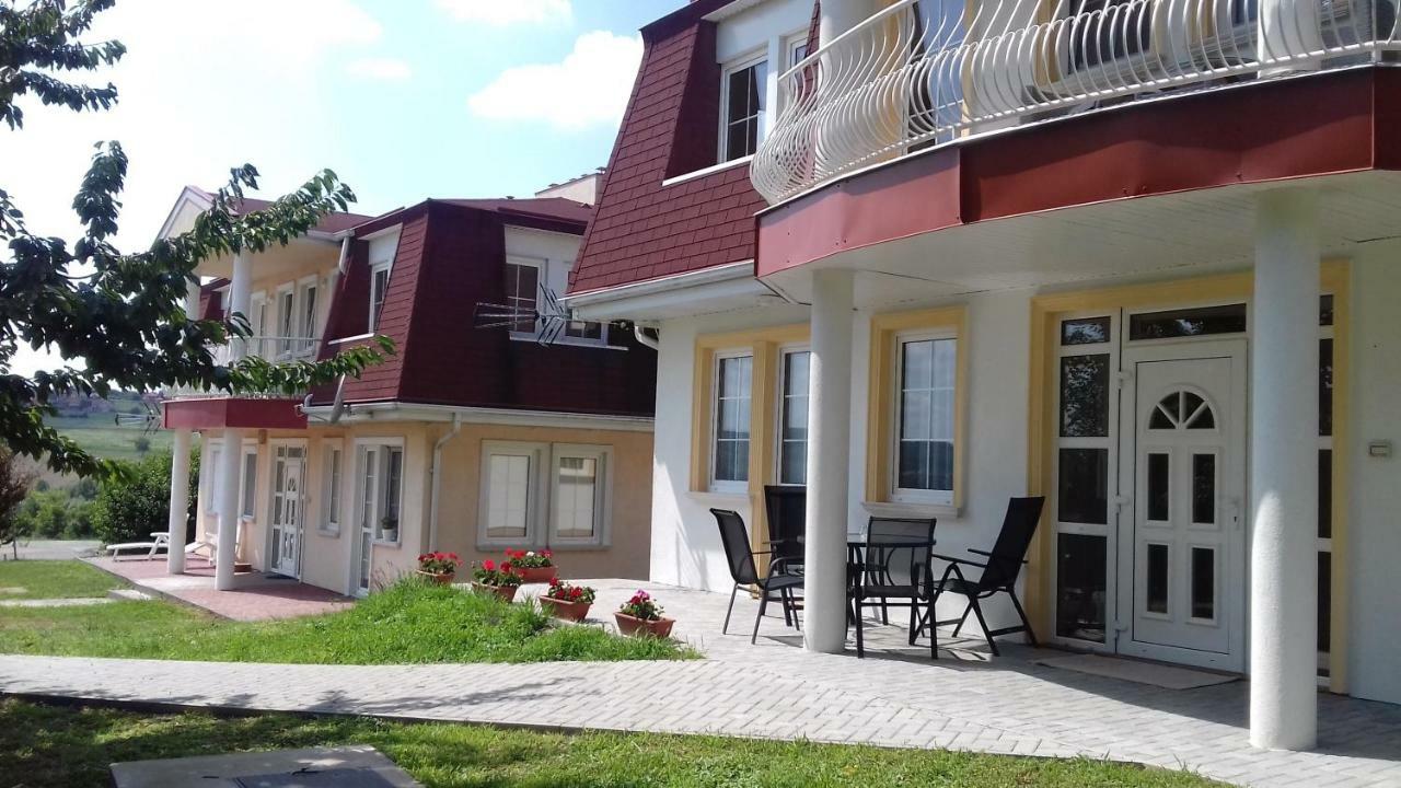 Benelise Apartman Heviz Bagian luar foto