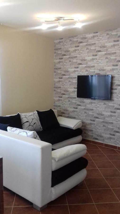 Benelise Apartman Heviz Bagian luar foto